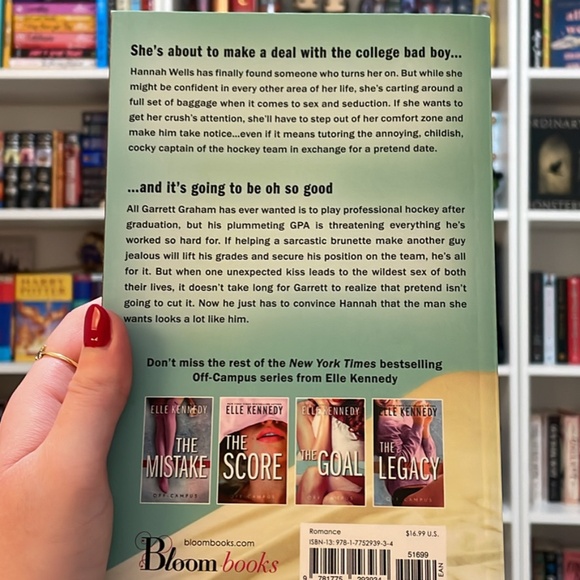 *BRAND NEW* Spicy Hockey Romance Book: The Deal by Elle Kennedy - Picture 3 of 3